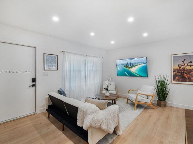 Home for rent at 12325 NE 11th Pl - photo 6079263