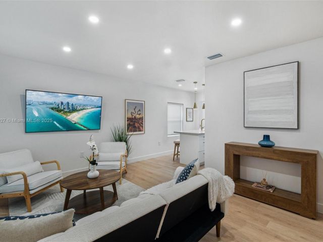 Home for rent at 12325 NE 11th Pl - photo 6079264