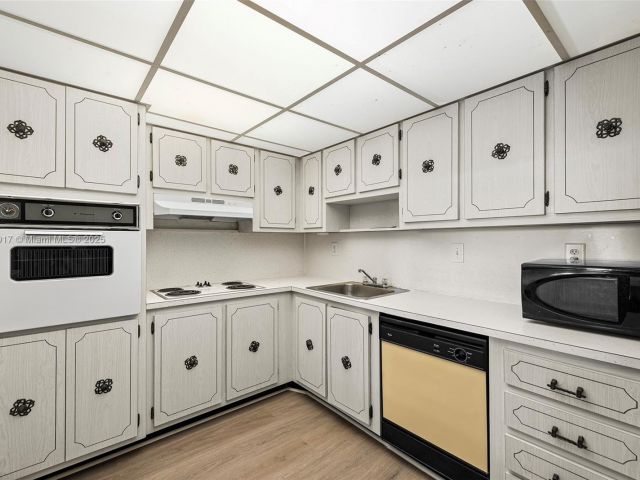 Apartment for sale  Unit #317 - photo 6081300