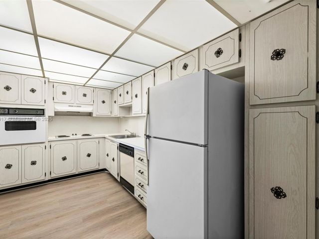 Apartment for sale  Unit #317 - photo 6081302