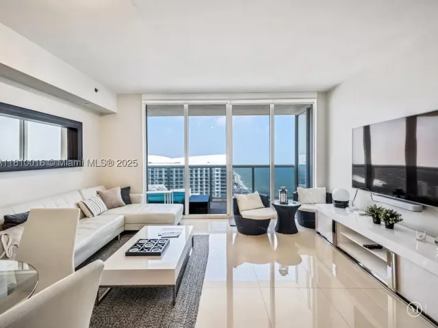 1-bedroom condo for sale in Hallandale Beach - 1830 S Ocean Dr 5009 - MondialRealty