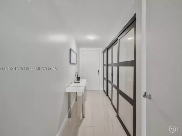 1-bedroom condo for sale in Hallandale Beach - 1830 S Ocean Dr 5009 - MondialRealty
