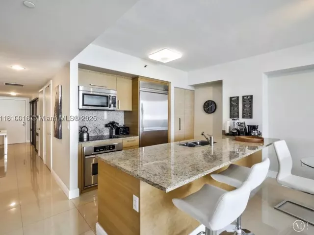 1-bedroom condo for sale in Hallandale Beach - 1830 S Ocean Dr 5009 - MondialRealty