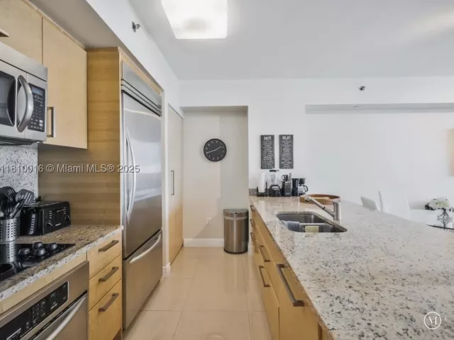 1-bedroom condo for sale in Hallandale Beach - 1830 S Ocean Dr 5009 - MondialRealty