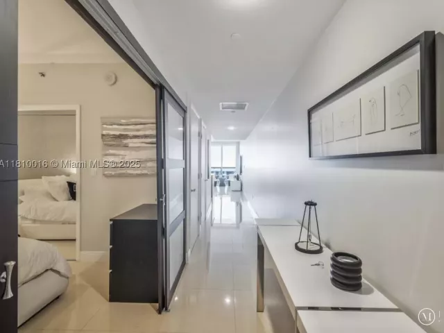 1-bedroom condo for sale in Hallandale Beach - 1830 S Ocean Dr 5009 - MondialRealty