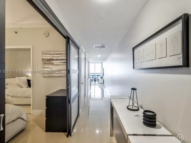 1-bedroom condo for sale in Hallandale Beach - 1830 S Ocean Dr 5009 - MondialRealty