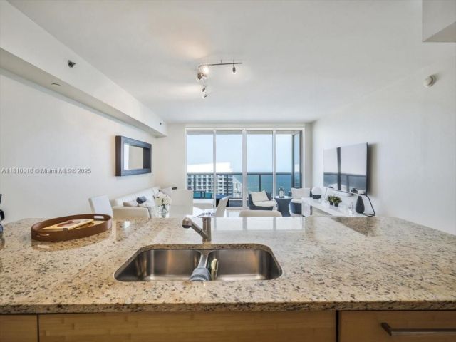 Apartment for sale  Unit #5009 - photo 6081769