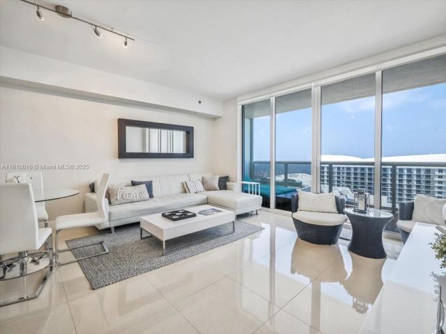 Apartment for sale  Unit #5009 - photo 6081785