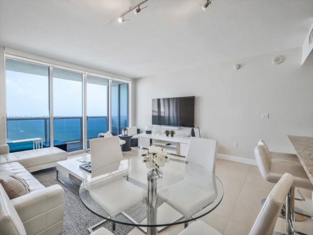 Apartment for sale  Unit #5009 - photo 6081787