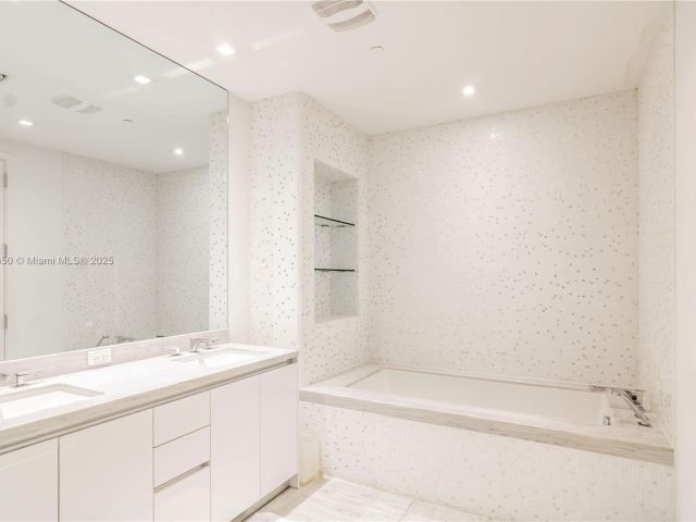 Apartment for sale  Unit #2504 - photo 6085056