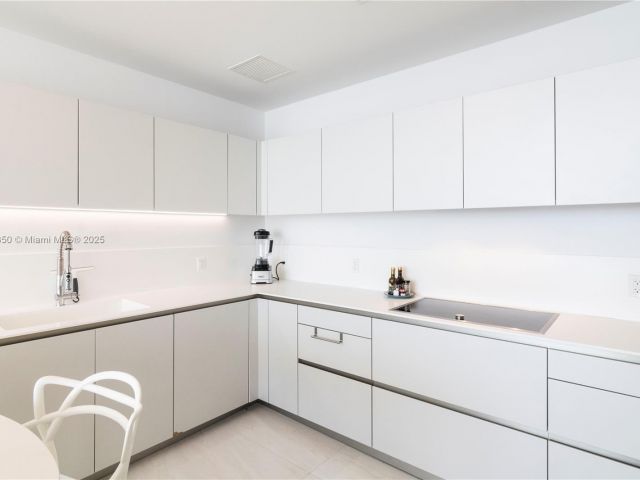 Apartment for sale  Unit #2504 - photo 6085066