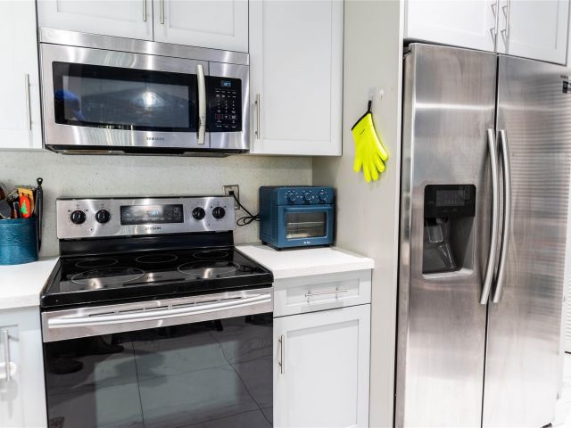 Home for sale at 1102 SW 158th ave - photo 6178749