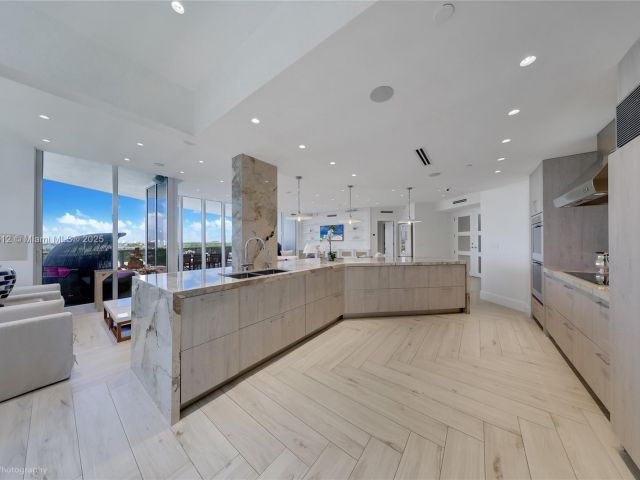 Apartment for rent  Unit #604 - photo 6079911