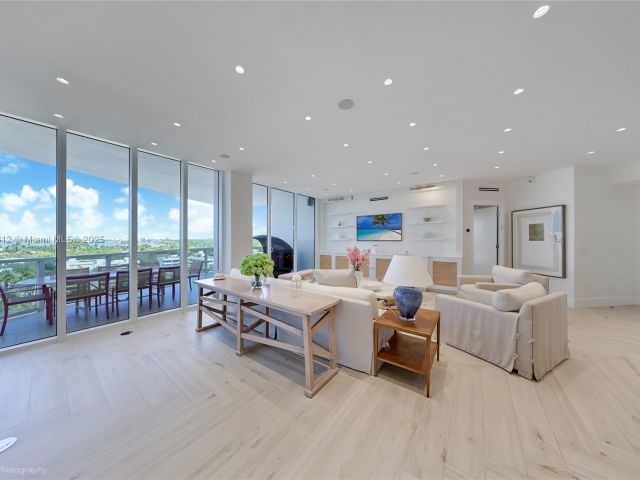 Apartment for rent  Unit #604 - photo 6079913