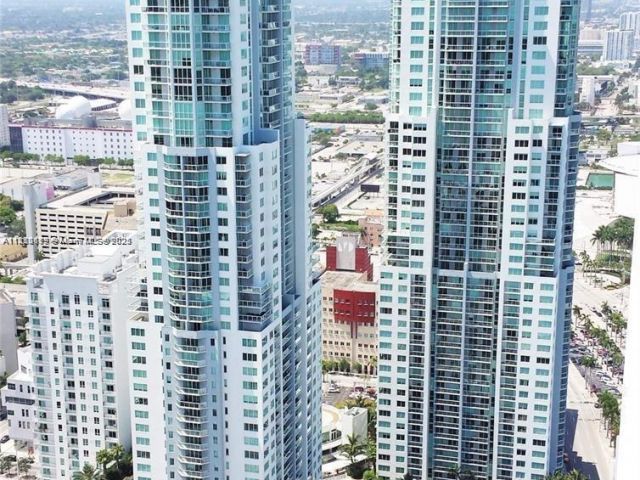 1-bedroom condo for rent in Miami - 244 Biscayne Blvd 643 - MondialRealty