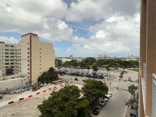 1-bedroom condo for rent in Miami - 244 Biscayne Blvd 643 - MondialRealty