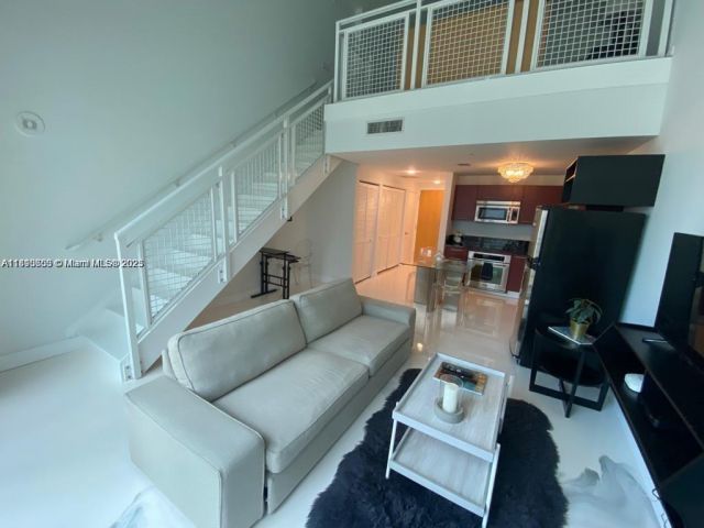 1-bedroom condo for rent in Miami - 244 Biscayne Blvd 643 - MondialRealty