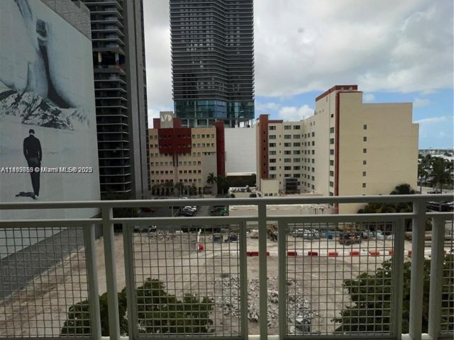 1-bedroom condo for rent in Miami - 244 Biscayne Blvd 643 - MondialRealty