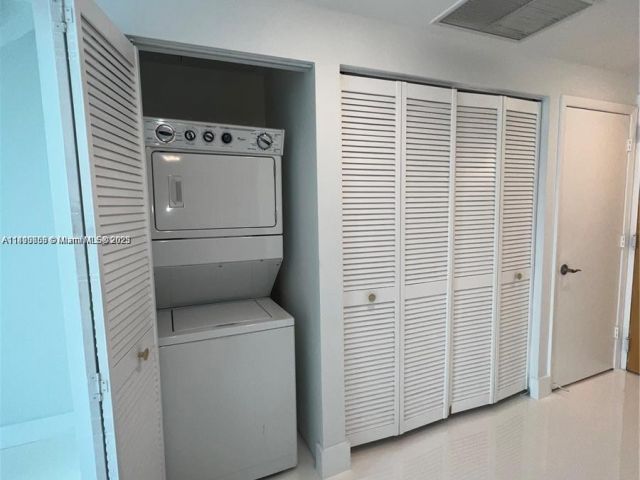 1-bedroom condo for rent in Miami - 244 Biscayne Blvd 643 - MondialRealty
