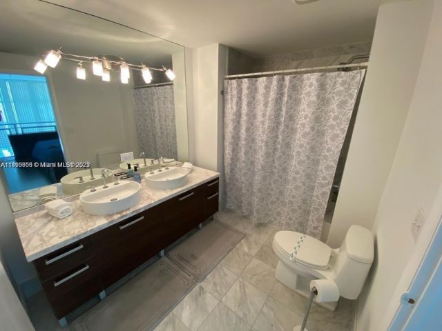 1-bedroom condo for rent in Miami - 244 Biscayne Blvd 643 - MondialRealty
