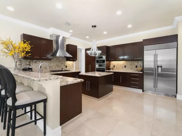6-bedroom home for sale in Sunny Isles Beach - 275 189th Ter - MondialRealty
