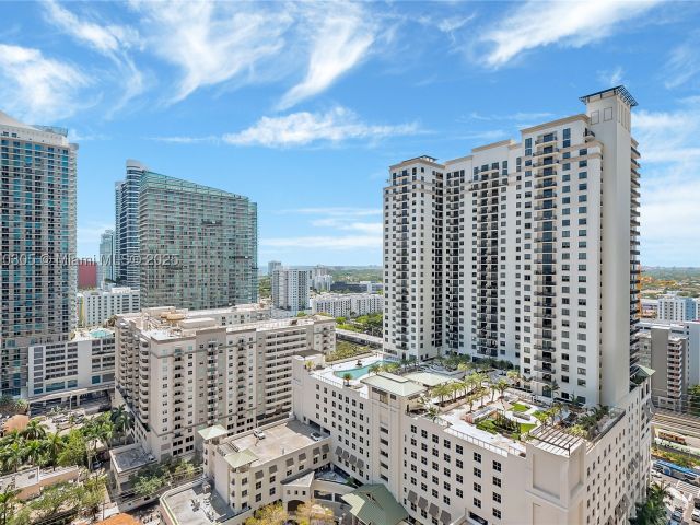 1-bedroom condo for sale in Miami - 45 SW 9th St 2105 - MondialRealty