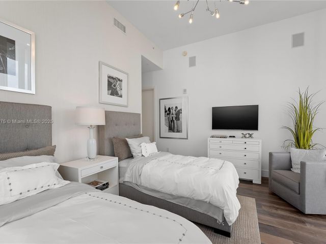 Apartment for sale  Unit #UPH08 - photo 6085523