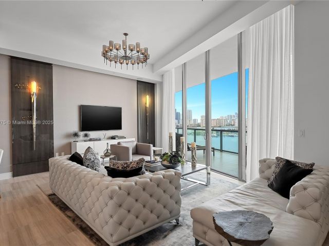 Apartment for sale  Unit #UPH08 - photo 6085541