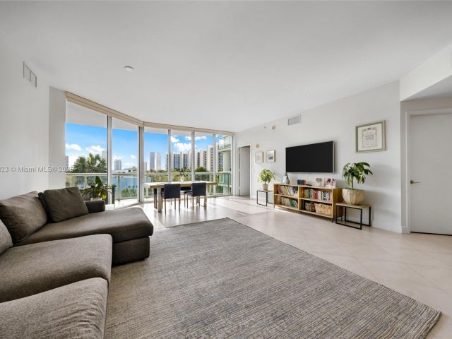 Apartment for sale  Unit #2-506 - photo 6085435