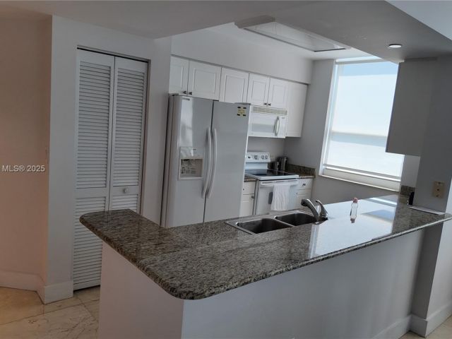 Apartment for sale  Unit #1213 - photo 6085798