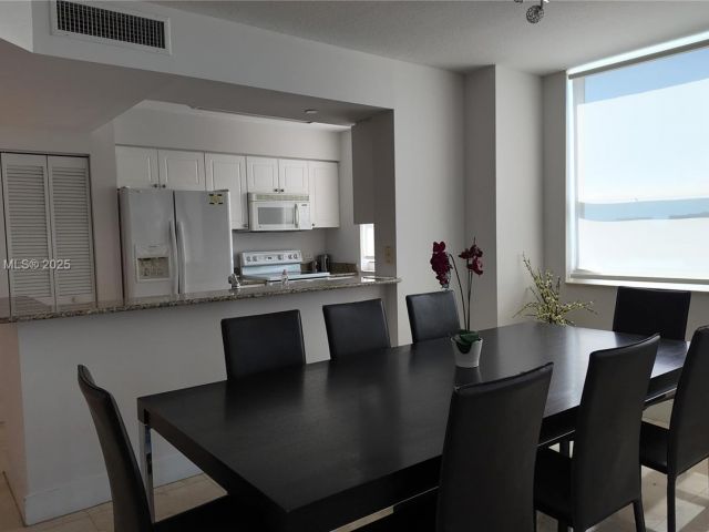 Apartment for sale  Unit #1213 - photo 6085806