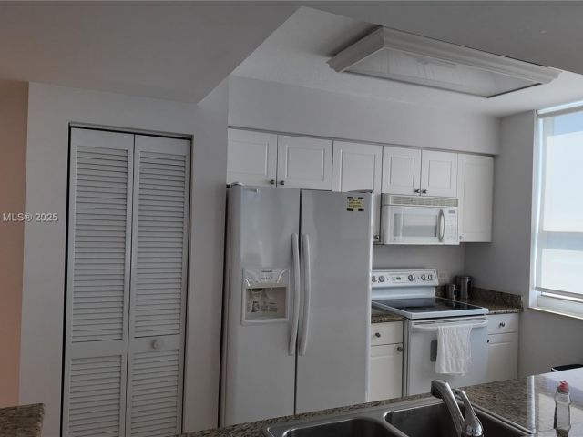 Apartment for sale  Unit #1213 - photo 6085811