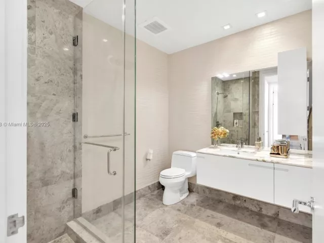 4-bedroom condo for sale in Bal Harbour - 9701 Collins Ave 2403S - MondialRealty