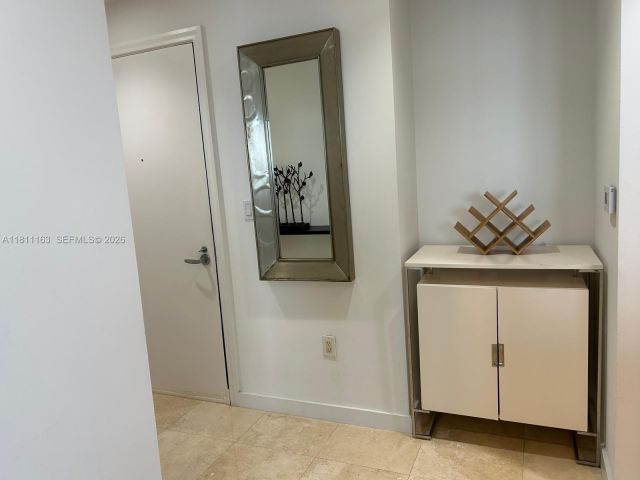 1-bedroom condo for rent in Miami - 1050 Brickell Ave 3102 - MondialRealty
