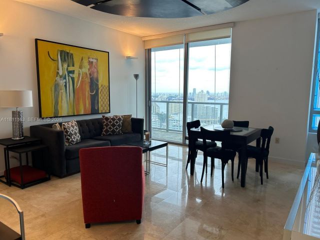 1-bedroom condo for rent in Miami - 1050 Brickell Ave 3102 - MondialRealty