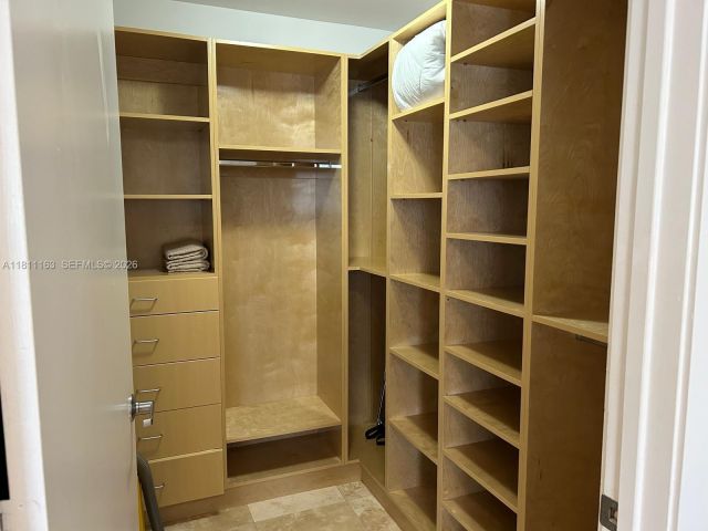 1-bedroom condo for rent in Miami - 1050 Brickell Ave 3102 - MondialRealty