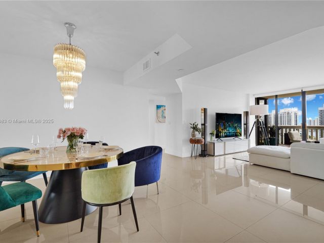 Apartment for sale  Unit #2508 - photo 6113444