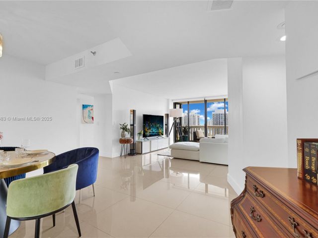 Apartment for sale  Unit #2508 - photo 6113448