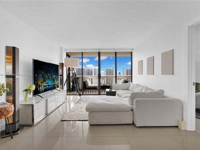 Apartment for sale  Unit #2508 - photo 6113457