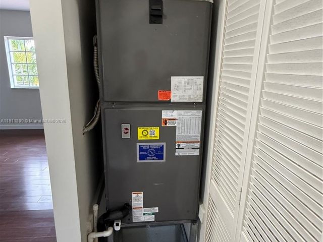 Home for sale at 4157 NE 14th St - photo 6085291