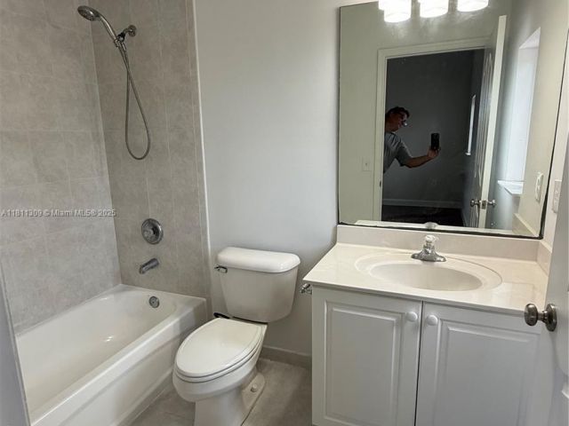 Home for sale at 4157 NE 14th St - photo 6085293