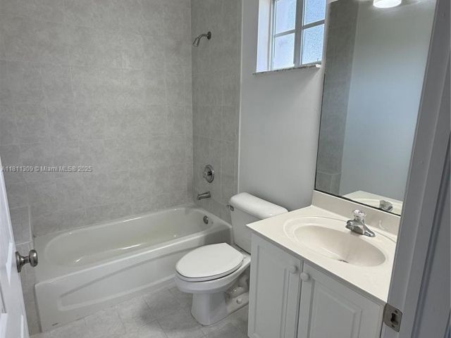 Home for sale at 4157 NE 14th St - photo 6085294