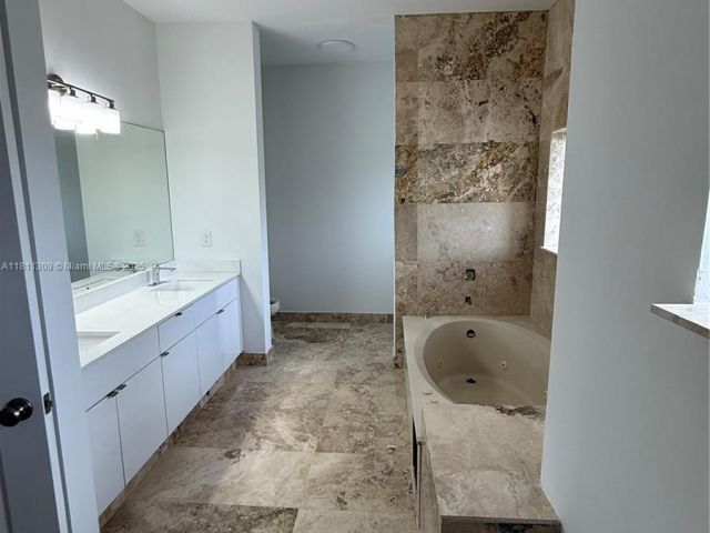 Home for sale at 4157 NE 14th St - photo 6085299