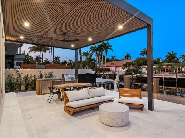 Home for sale at 324 Coconut Isle Dr - photo 6088586