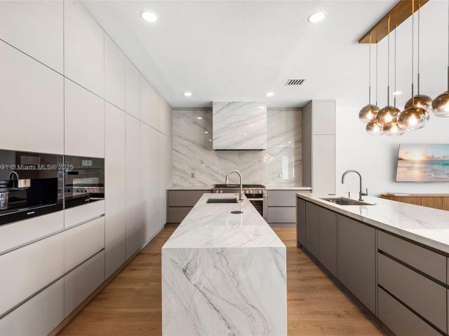 Home for sale at 324 Coconut Isle Dr - photo 6088588