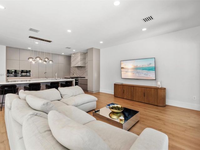 Home for sale at 324 Coconut Isle Dr - photo 6088591