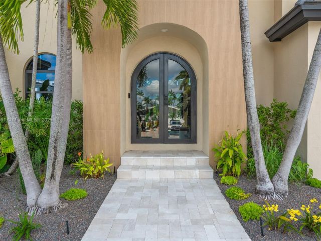 Home for sale at 324 Coconut Isle Dr - photo 6088600