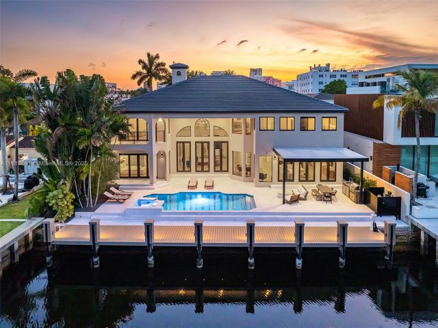 Home for sale at 324 Coconut Isle Dr - photo 6088605