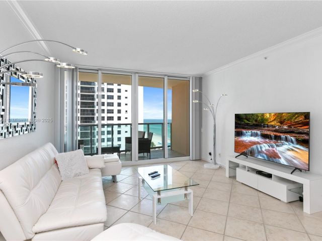 1-bedroom condo for rent in Hollywood - 2501 S Ocean Dr 1008 - MondialRealty