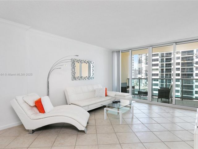1-bedroom condo for rent in Hollywood - 2501 S Ocean Dr 1008 - MondialRealty